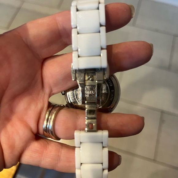 Michael Kohl’s White Runway Watch. Model 5654 - Picture 4 of 5